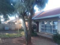 Front View of property in Roodekop