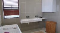 Main Bathroom - 13 square meters of property in Beyers Park