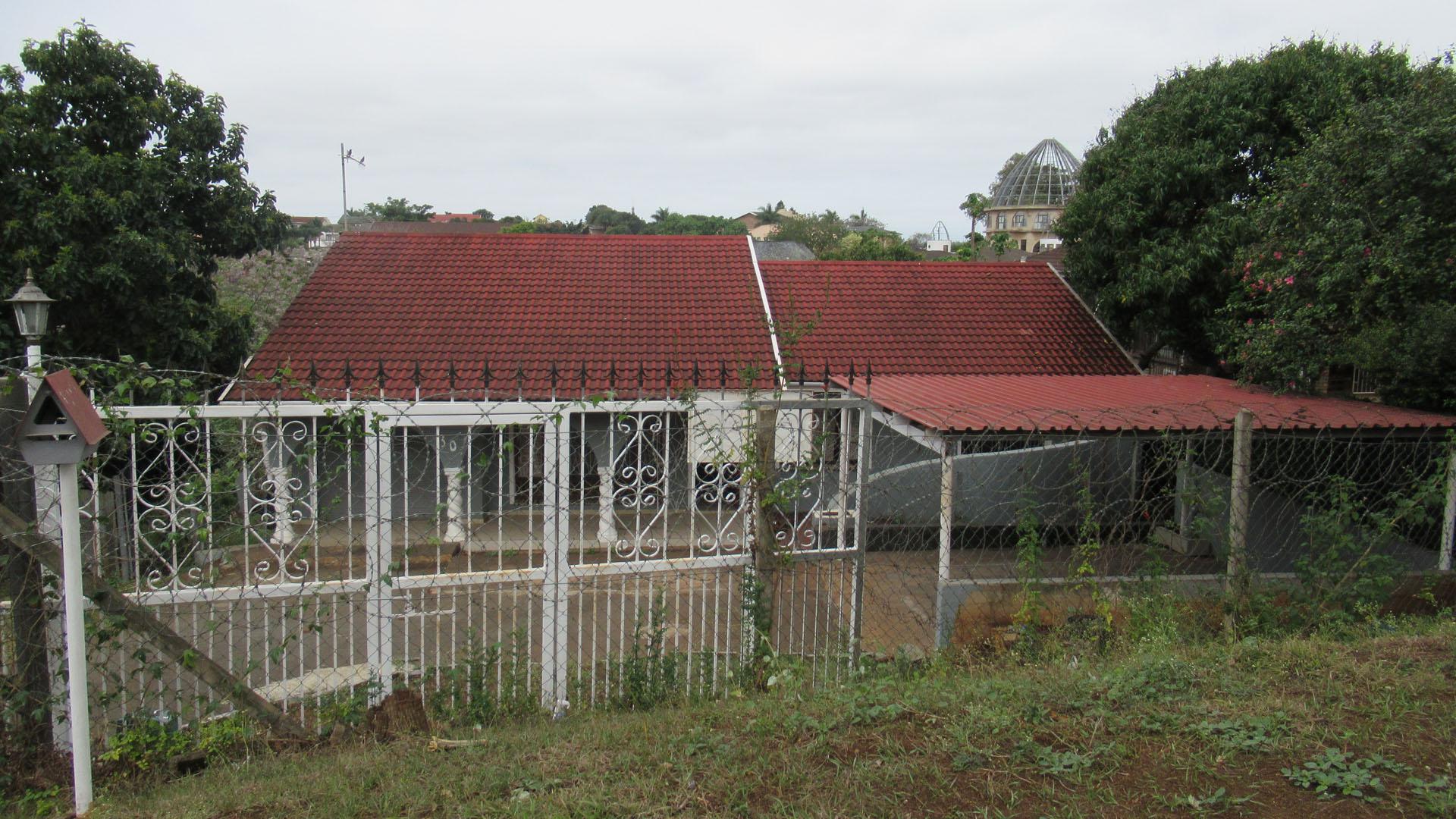 Front View of property in Everest Heights