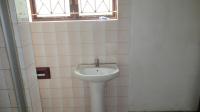 Main Bathroom - 7 square meters of property in Everest Heights