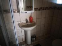 Main Bathroom - 7 square meters of property in Everest Heights