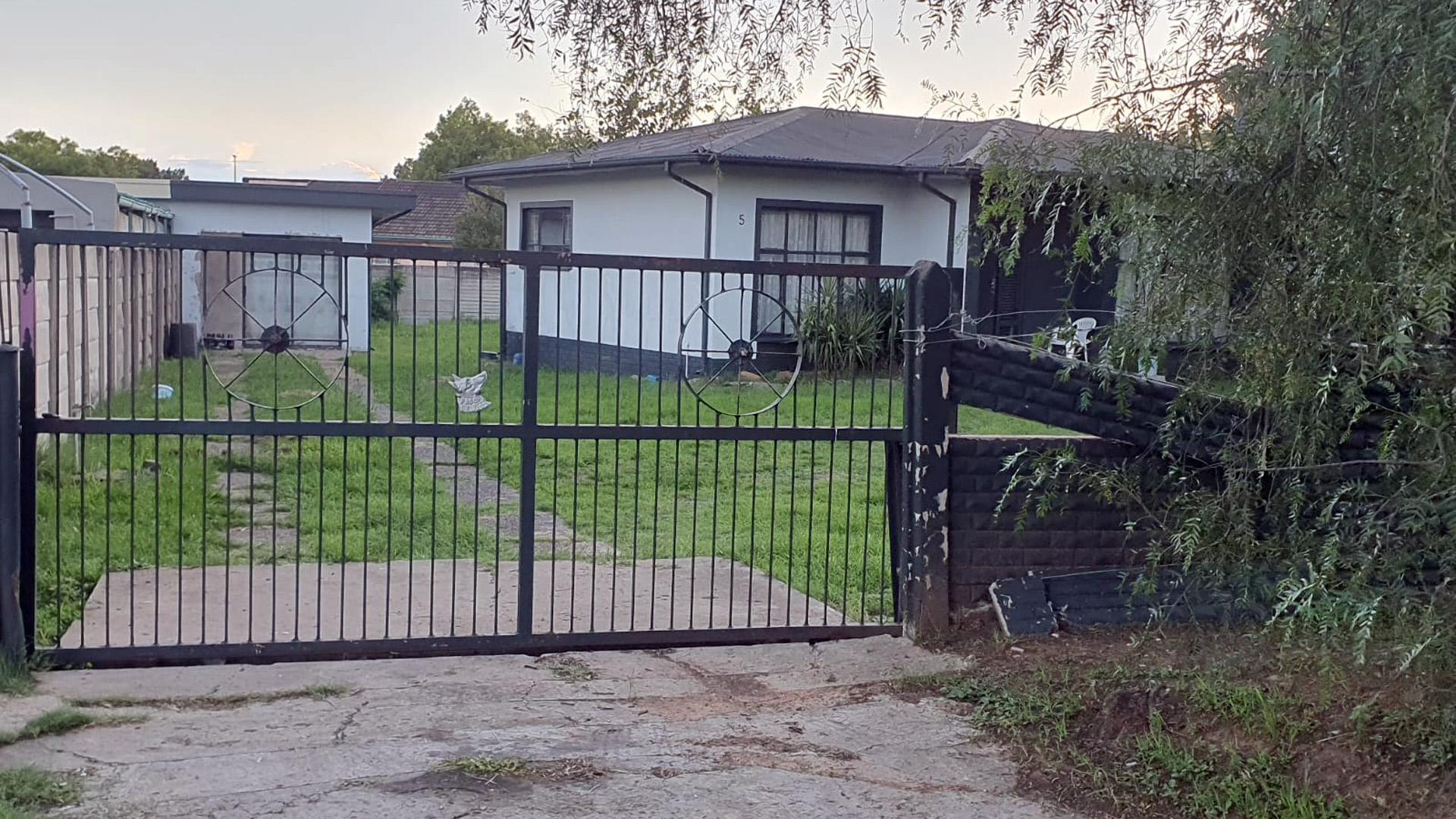 Front View of property in BARRY HERTZOG PARK