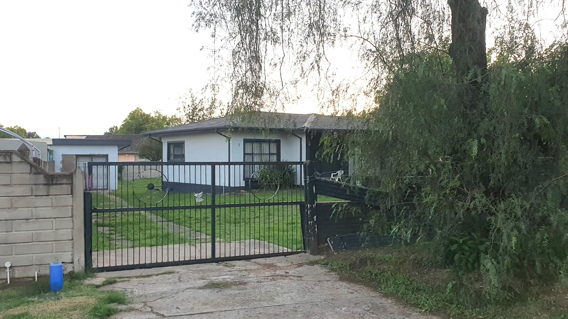 Front View of property in BARRY HERTZOG PARK