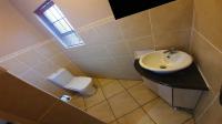 Guest Toilet - 4 square meters of property in Bendor Park