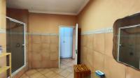 Main Bathroom - 13 square meters of property in Eastleigh