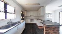 Kitchen - 13 square meters of property in Queensburgh