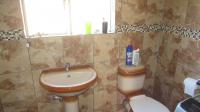 Bathroom 1 - 7 square meters of property in Vaalpark