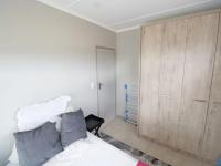 Bed Room 1 of property in Rooihuiskraal North