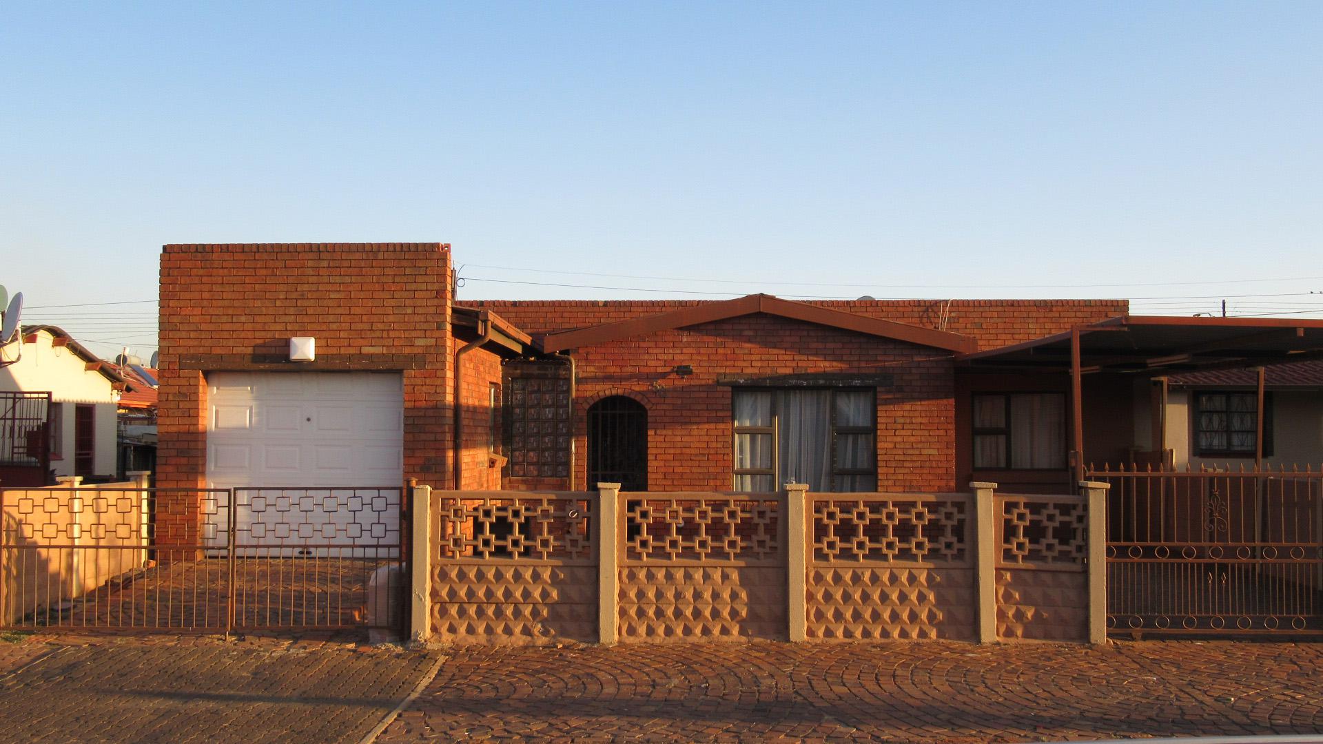 Front View of property in Lenasia