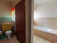 Bathroom 3+ of property in Suidrand