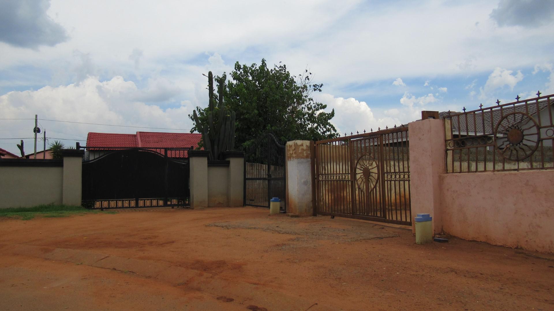 Front View of property in Vosloorus