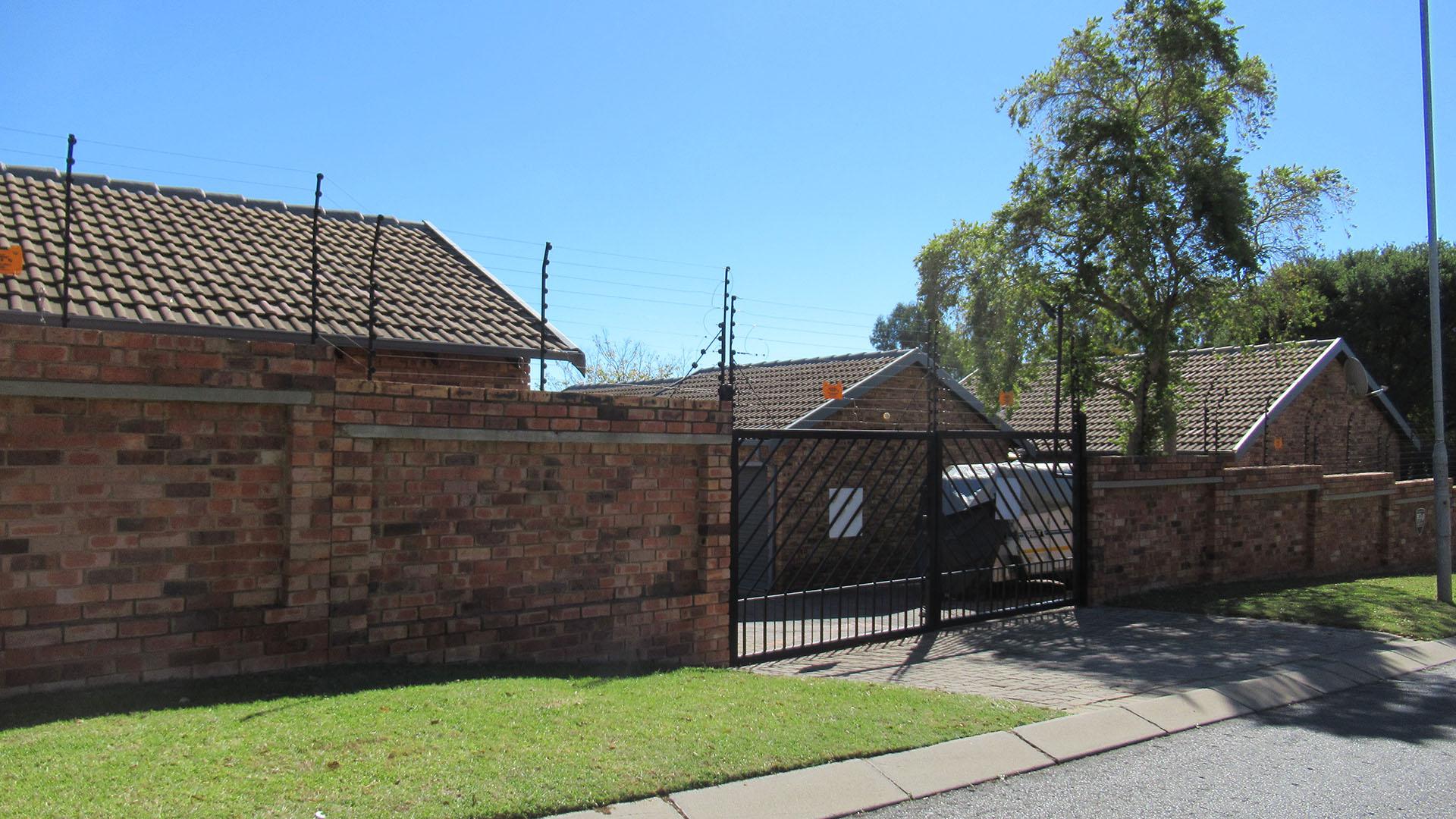 Front View of property in Wilgeheuwel 