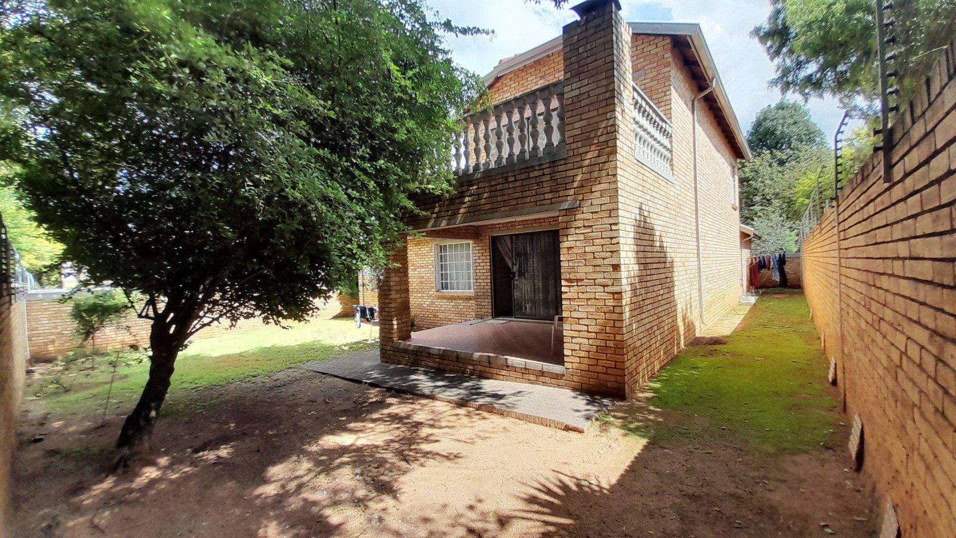 Front View of property in Boskruin