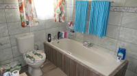 Main Bathroom of property in Golf Park