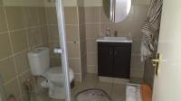 Main Bathroom - 6 square meters of property in Ravenswood