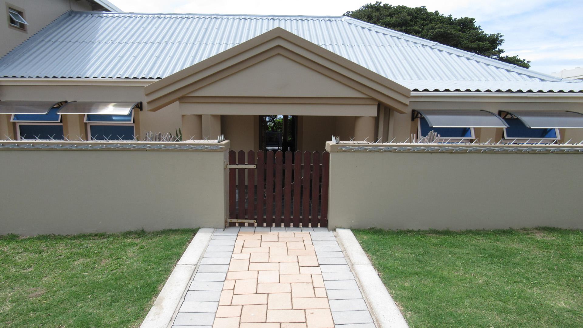 Front View of property in Umtentweni