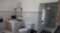 Bathroom 1 - 11 square meters of property in Umtentweni