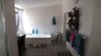 Bathroom 2 - 16 square meters of property in Umtentweni