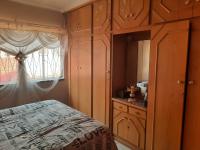 Main Bedroom - 17 square meters of property in Lenasia South