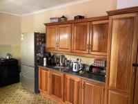 Kitchen - 27 square meters of property in Kanonkop