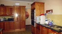 Kitchen - 27 square meters of property in Kanonkop