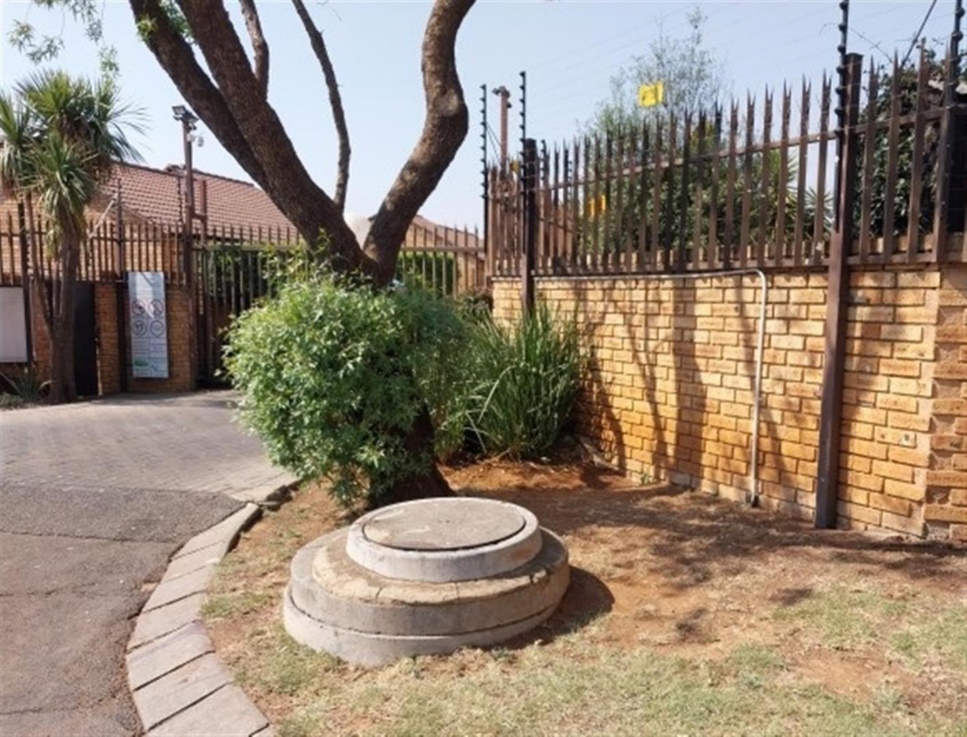 Front View of property in Roodepoort