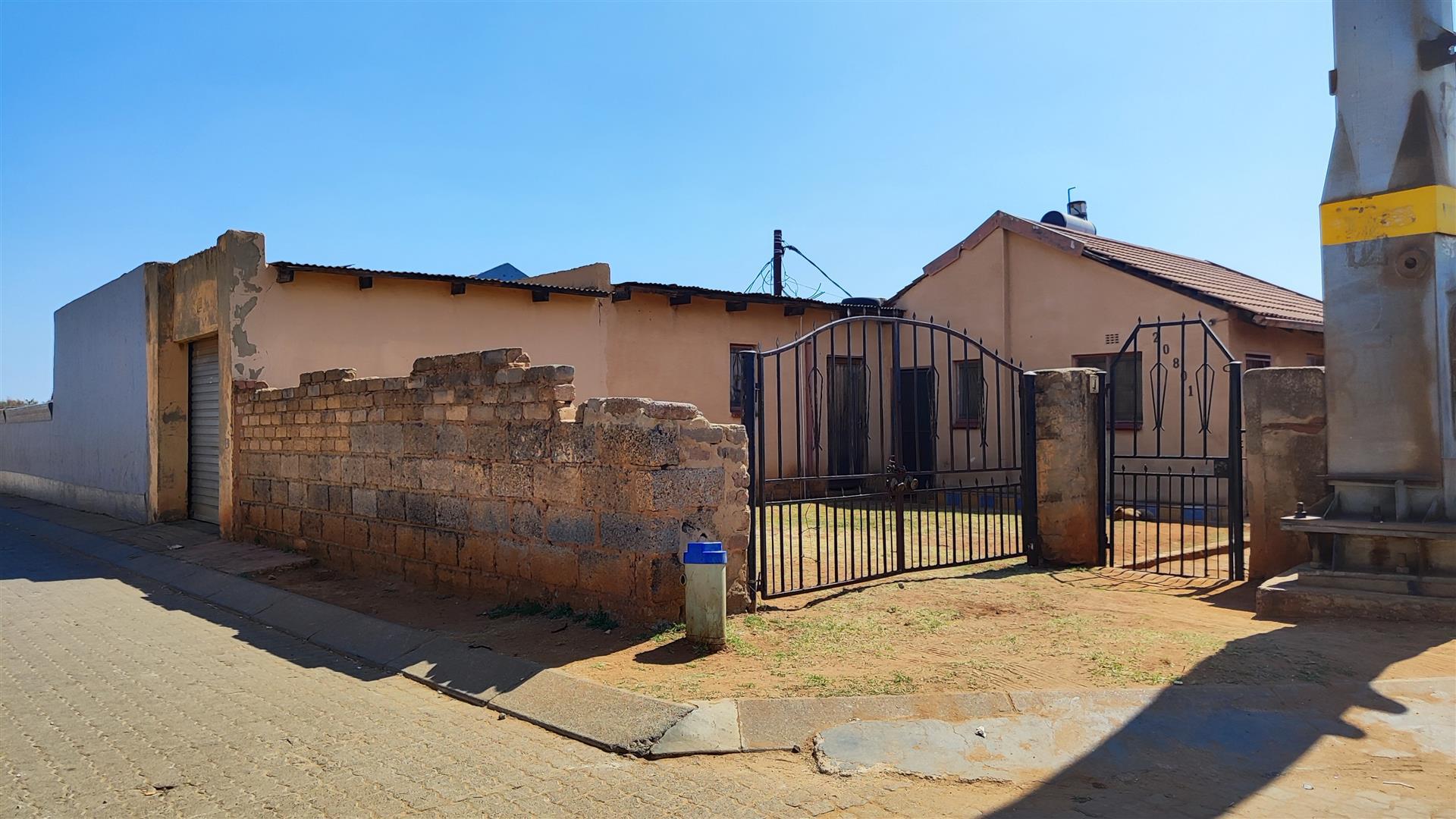 Front View of property in Vosloorus