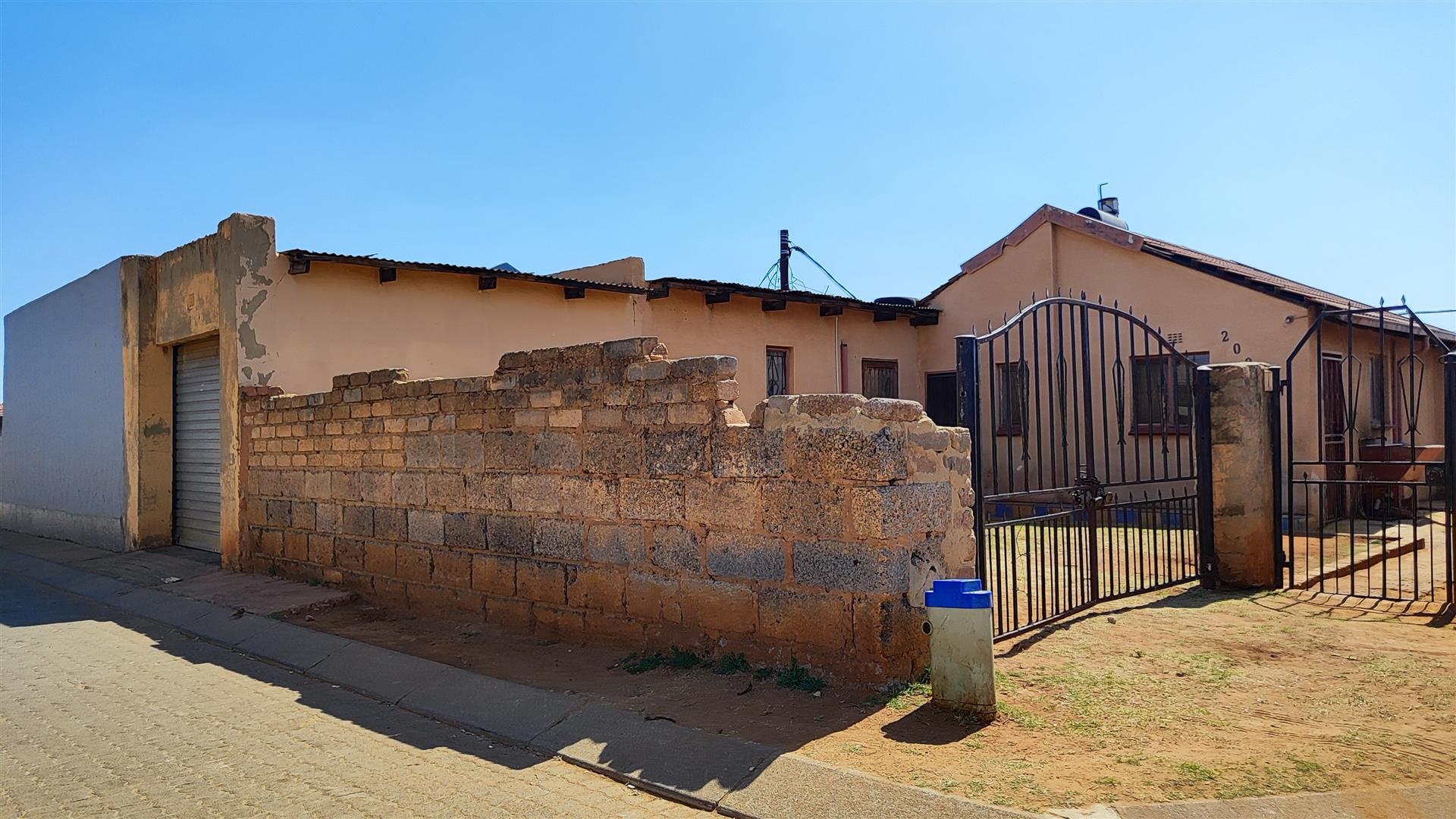 Front View of property in Vosloorus