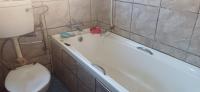 Bathroom 1 of property in Vosloorus