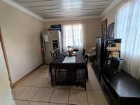 Dining Room - 16 square meters of property in Elandspoort