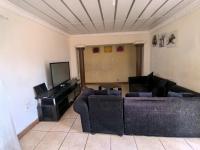 Lounges - 23 square meters of property in Elandspoort