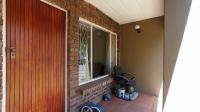 Patio - 5 square meters of property in Eden Glen