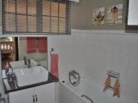 Main Bathroom of property in Westdene (Bloemfontein)