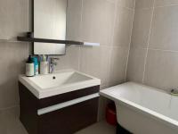 Bathroom 1 - 8 square meters of property in Greenstone Hill