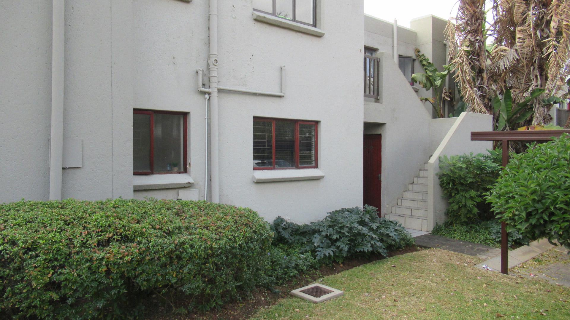 Front View of property in Bloubosrand