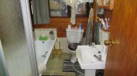 Bathroom 1 - 6 square meters of property in Vaalmarina