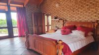 Main Bedroom - 30 square meters of property in Aquavista Mountain Estate