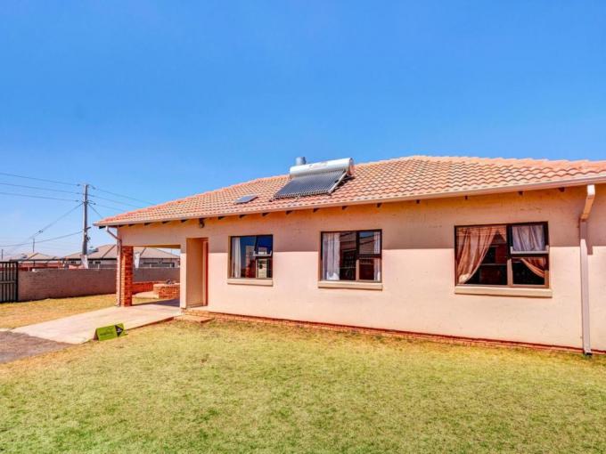 3 Bedroom House for Sale For Sale in Azaadville Gardens - MR501557