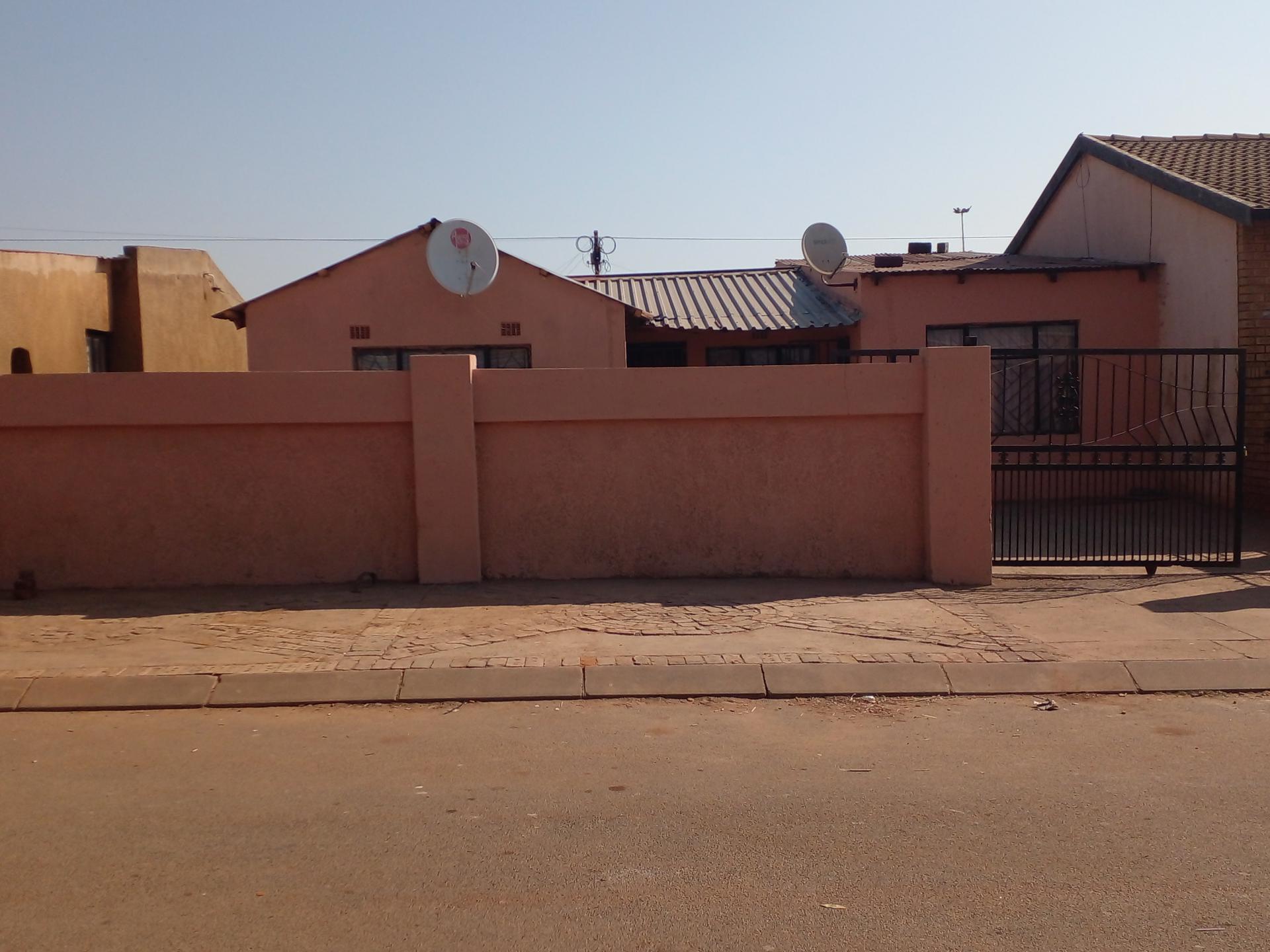 2 Bedroom House for Sale For Sale in Tembisa - Private Sale