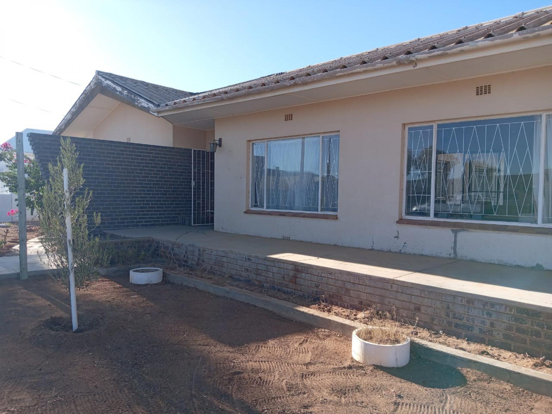 Front View of property in Loeriesfontein