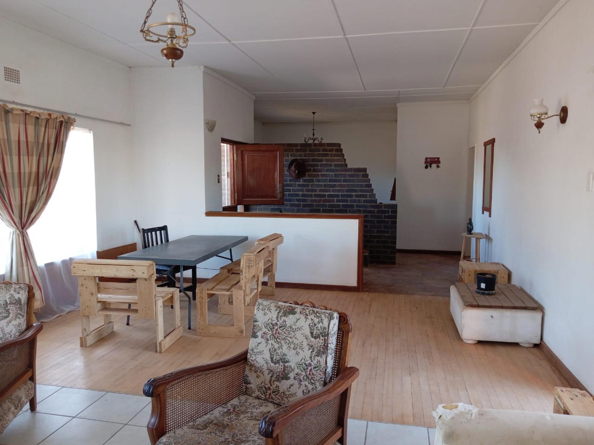 Dining Room of property in Loeriesfontein