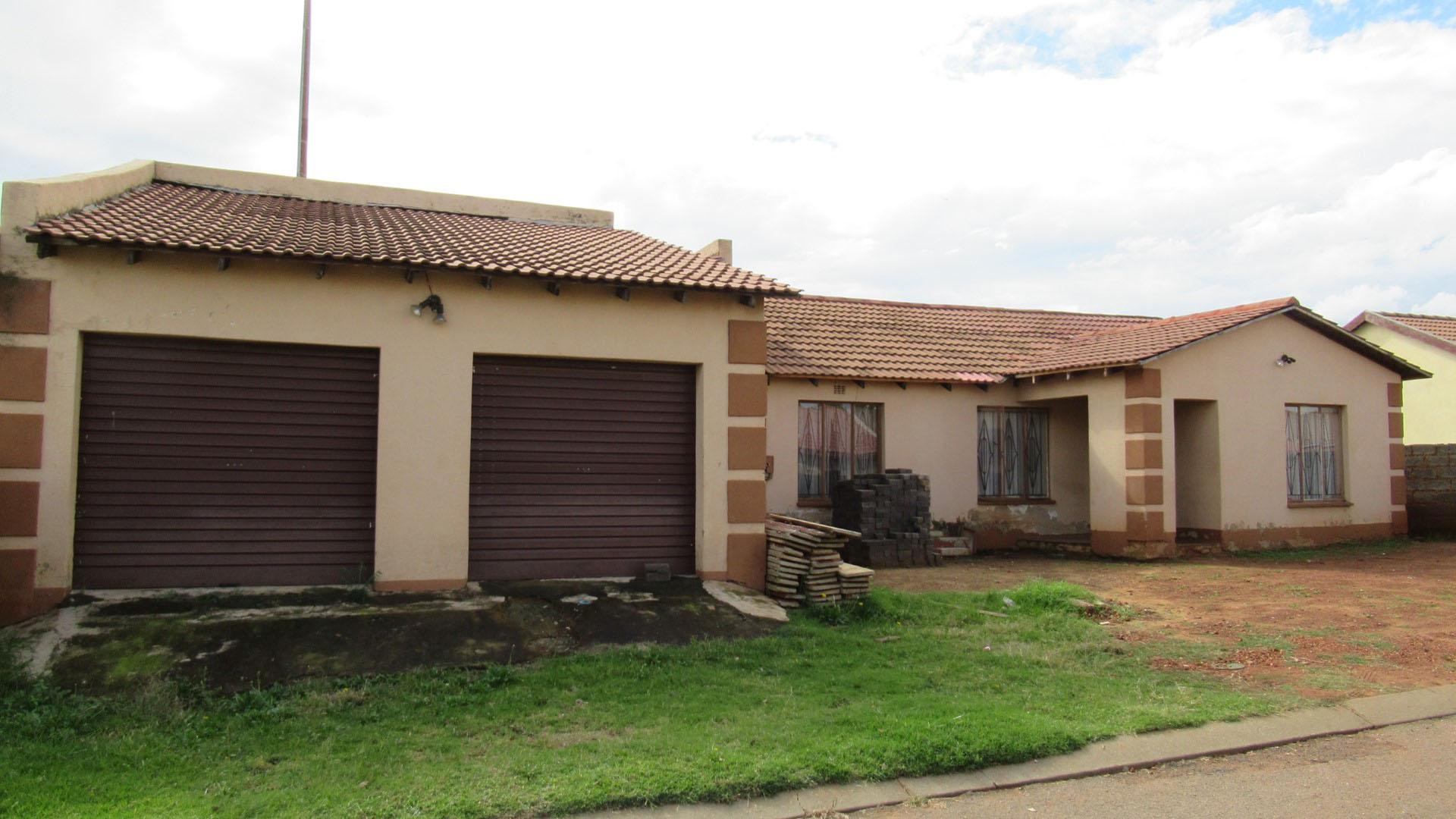 Front View of property in Vosloorus