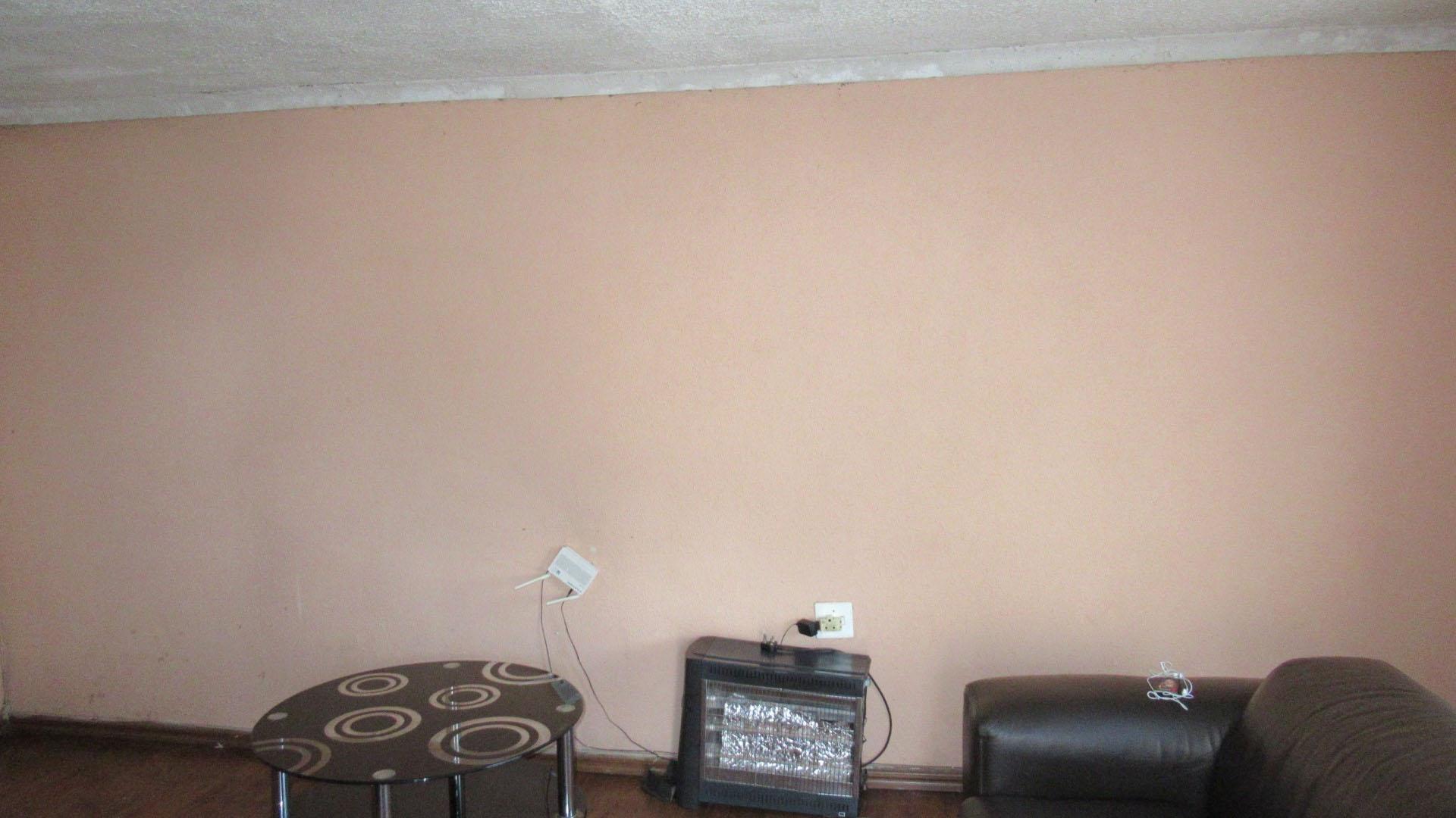 Lounges - 24 square meters of property in Vosloorus