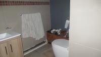 Bathroom 3+ - 24 square meters of property in Sheffield Beach