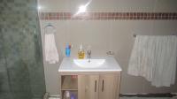 Bathroom 3+ - 24 square meters of property in Sheffield Beach