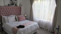 Main Bedroom - 13 square meters of property in Sonneglans