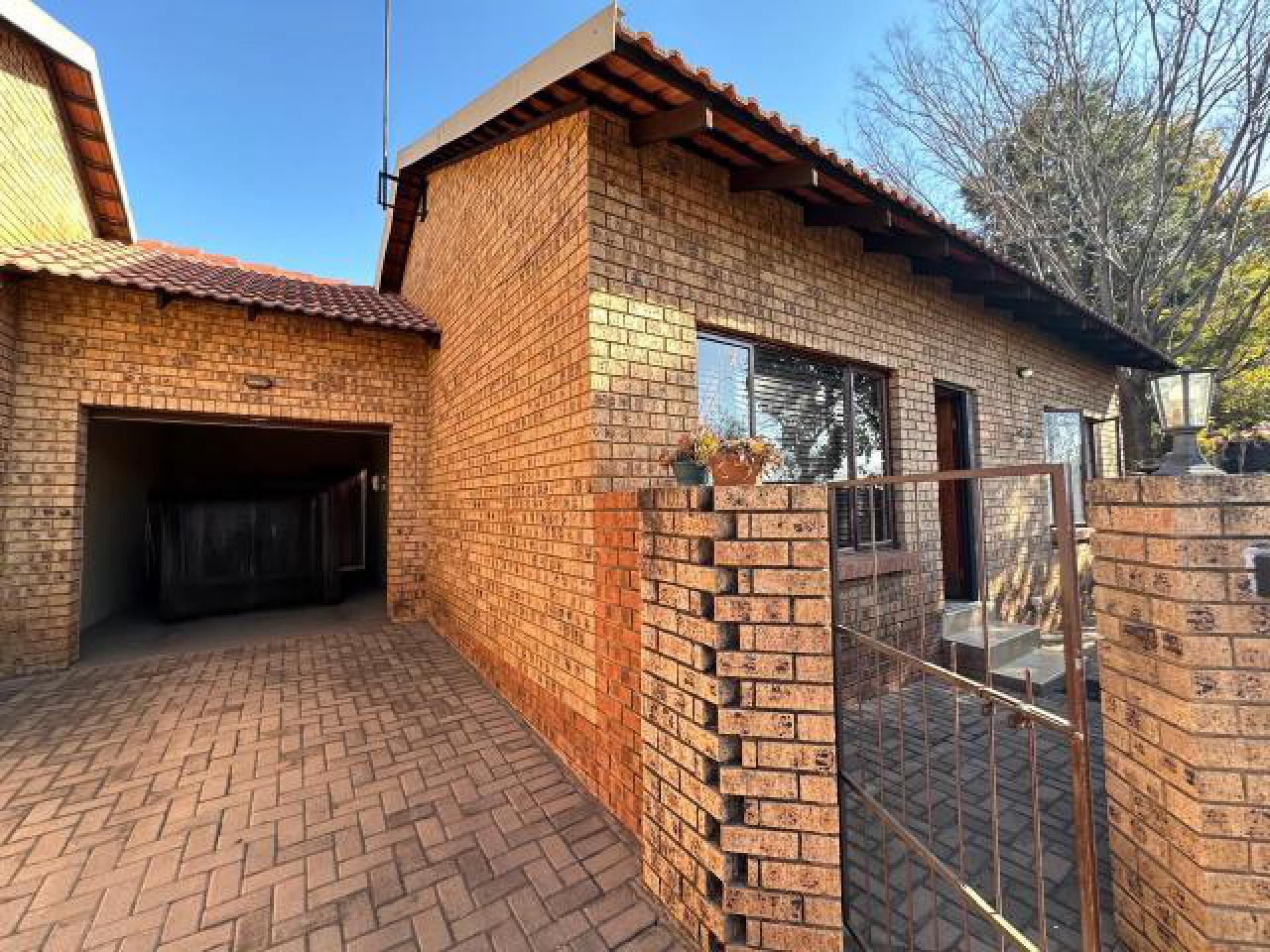 Front View of property in Middelburg - MP