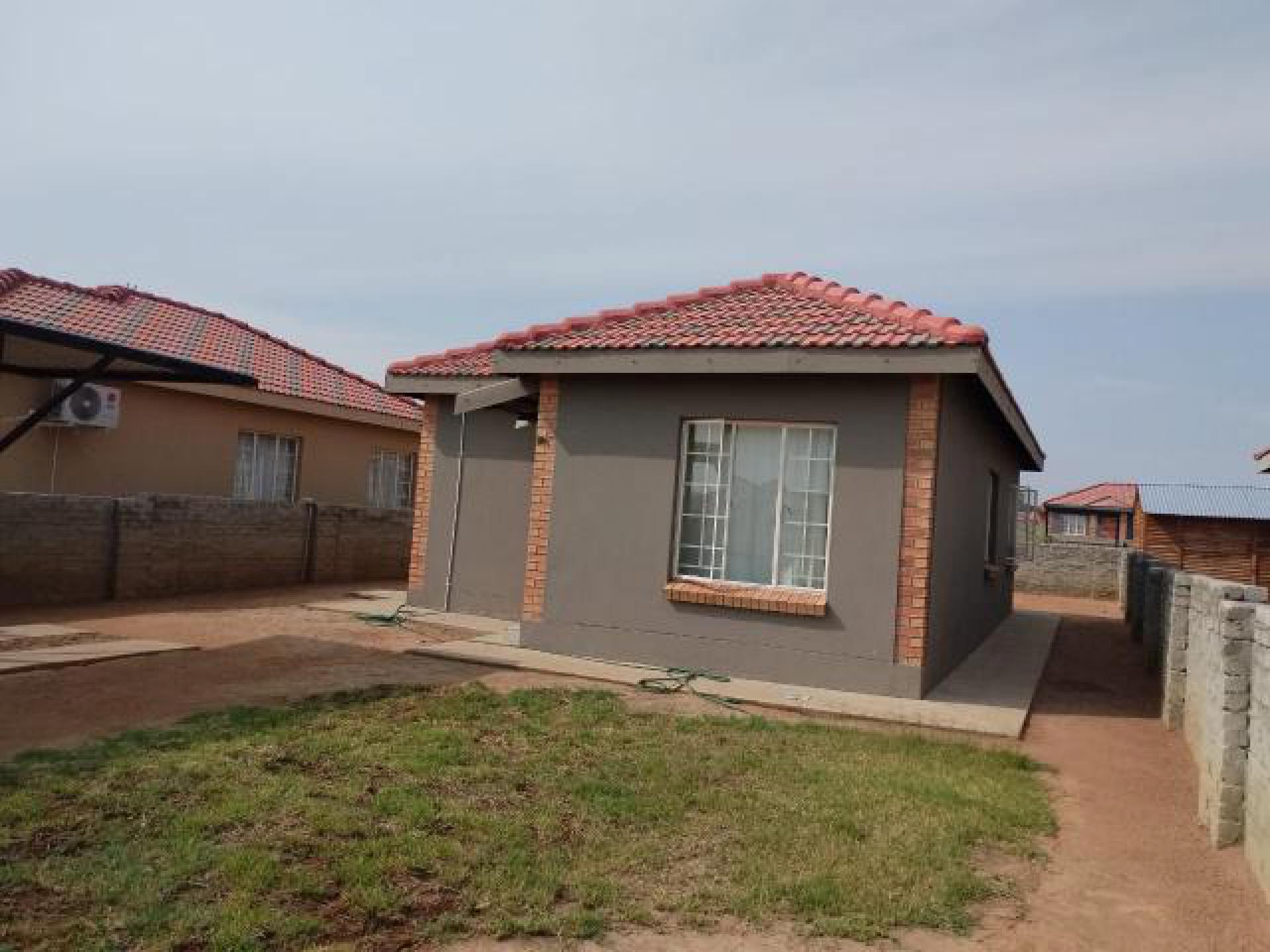 Front View of property in Rustenburg