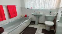 Main Bathroom of property in Mookgopong (Naboomspruit)