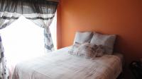 Main Bedroom - 20 square meters of property in Roodepoort North